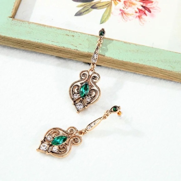 Restocked vintage emerald dangle earrings - Picture 6 of 6